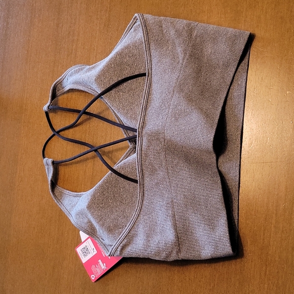 NWT Puma seamless ribbed sports bra w. criss-cross back - Picture 4 of 7